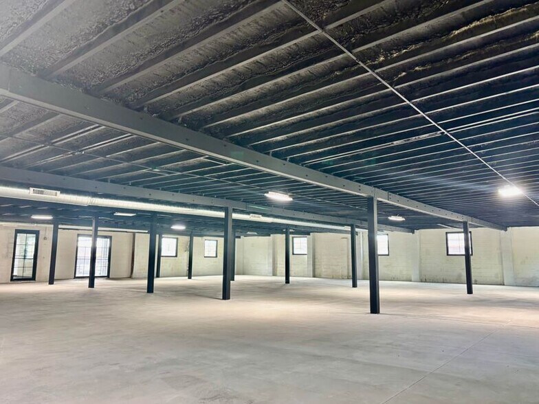 More Photos Of 2048 W Hubbard St, Chicago Showroom For Lease