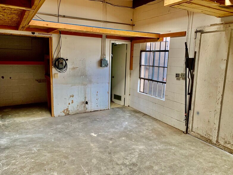 More Photos Of 890 Vallejo Ave, Novato Service For Lease