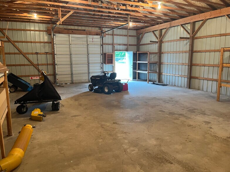 More Photos Of 810 N Birch St, Kalkaska Office For Sale