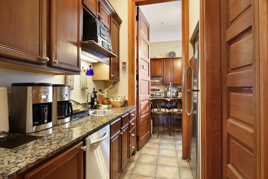 More Photos Of 120 S Pierce St, New Orleans Hotel For Sale