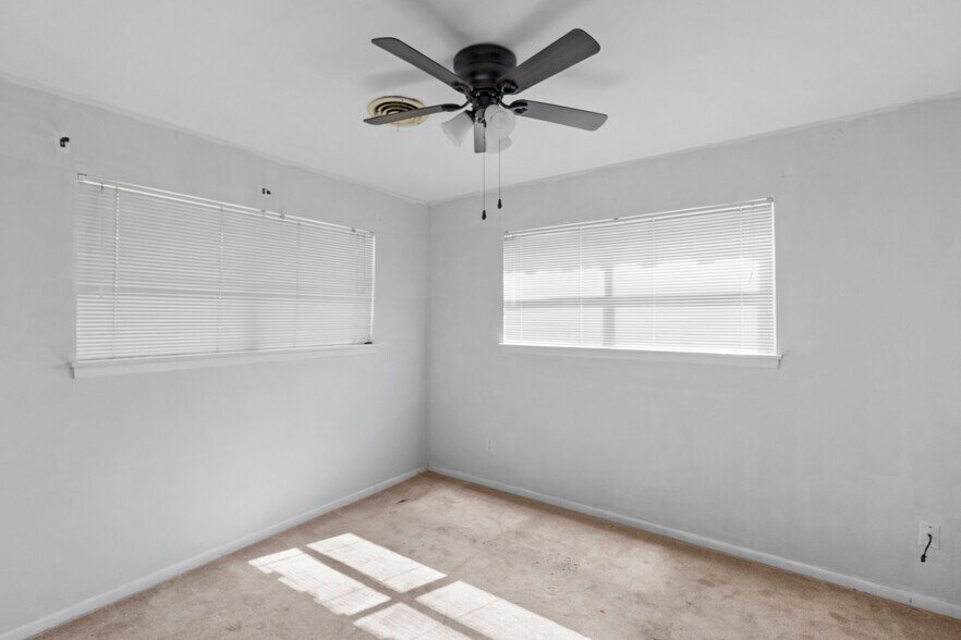 More Photos Of 120 State Highway 75 N, Huntsville Specialty For Sale