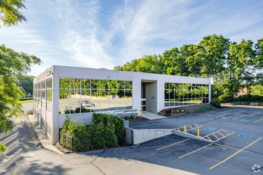 More Photos Of 1275 Wampanoag Trl, East Providence Office For Lease