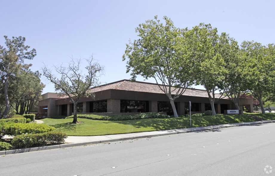 Primary Photo Of 3500-3550 W Warren Ave, Fremont Research And Development For Sale