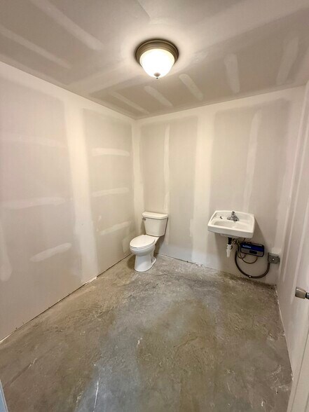 More Photos Of 3398 Nolan Carney Dr, Perry Industrial For Sale