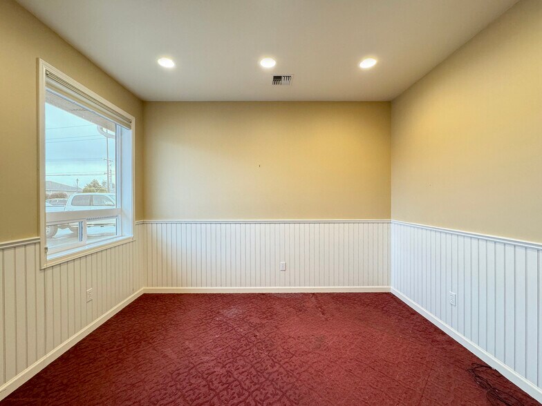 More Photos Of 542-544 N 5th Ave, Sequim Medical For Sale