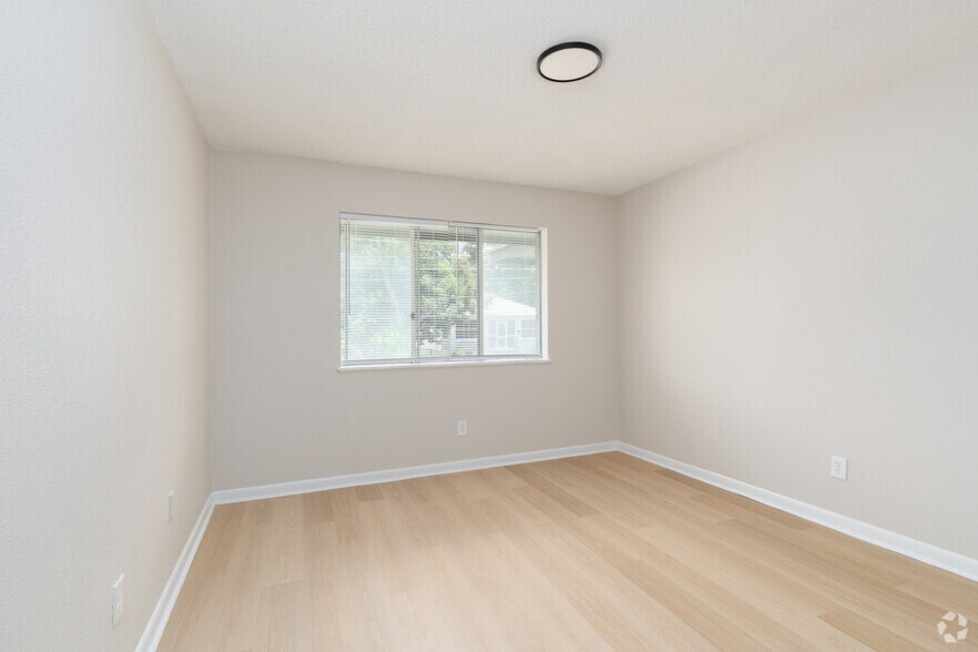 More Photos Of 400 N Oakland Ave, Carbondale Apartments For Sale