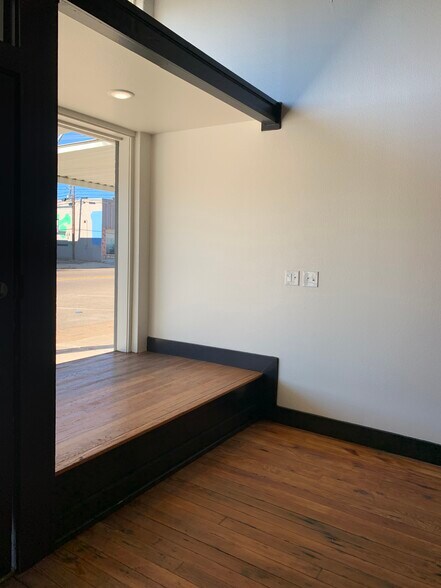 More Photos Of 106 N Main St, Grand Saline Storefront For Sale