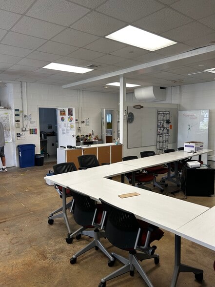 More Photos Of 583 Harris Ave, Providence Flex For Sale