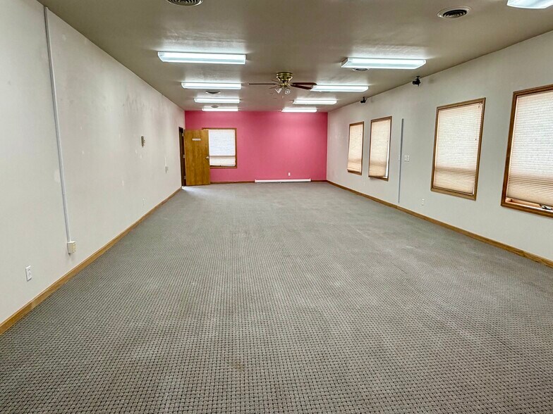 More Photos Of 120 Cole Ave, Pinedale Office For Sale