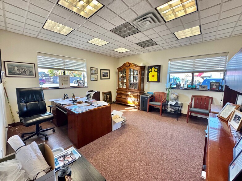 More Photos Of 4435 Austin Blvd, Island Park Office Residential For Sale