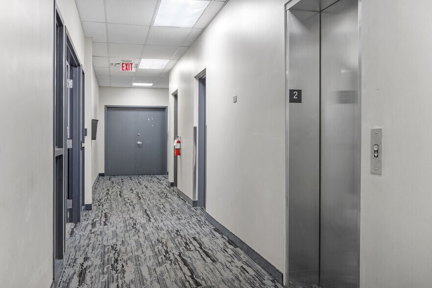 More Photos Of 4043 Carling Ave, Ottawa Office For Lease