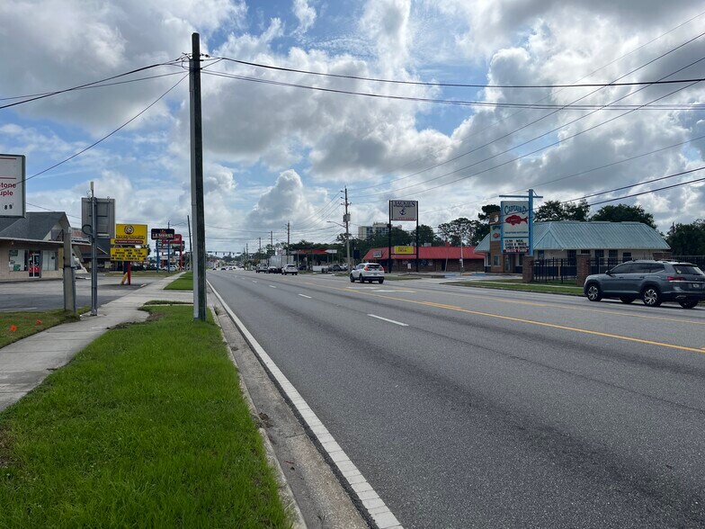 More Photos Of 5585 University Blvd W, Jacksonville Storefront Retail Office For Sale