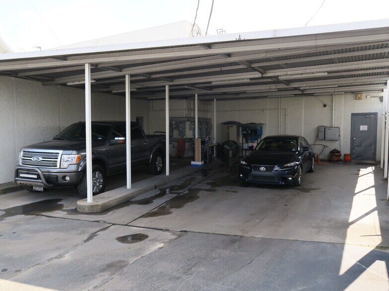 More Photos Of 5610-5613 Southwest Fwy, Houston Mixed Retail For Lease