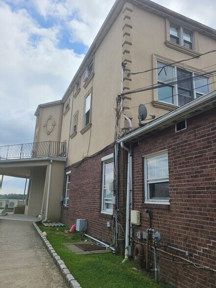 More Photos Of 69 Starbuck St, Staten Island Apartments For Sale