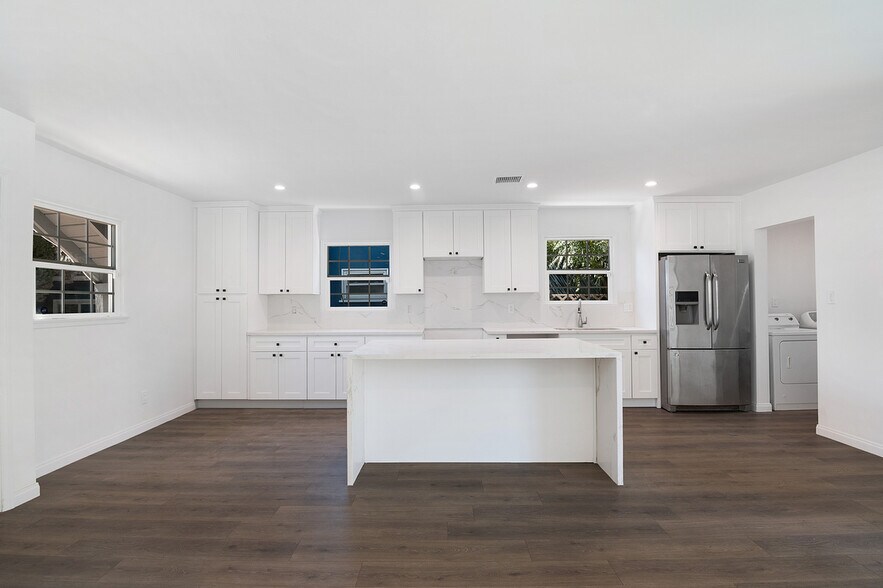 More Photos Of 15405 Covello St, Van Nuys Manufactured Housing Mobile Home Park For Sale