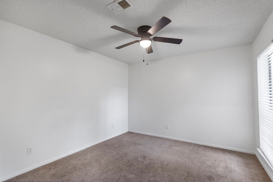 More Photos Of 1810 Bishop Rd, Bryant Apartments For Sale