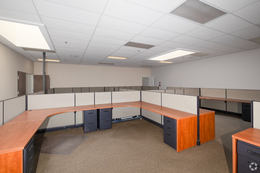 More Photos Of 351 Candelaria, Oxnard Warehouse For Sale