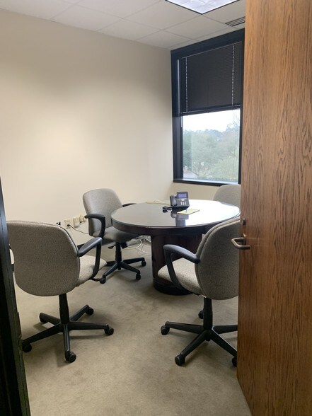 More Photos Of 8545 United Plaza Blvd, Baton Rouge Office For Lease