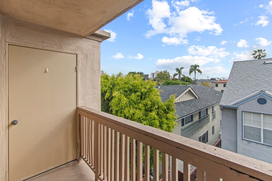 More Photos Of 4069 Goldfinch St, San Diego Apartments For Sale