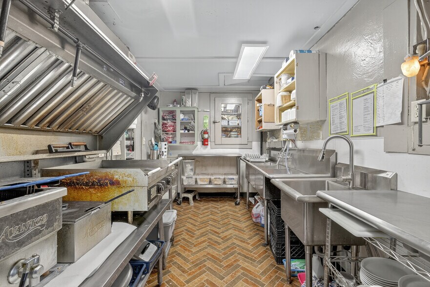 More Photos Of 309 Main, Juliaetta Bar For Sale