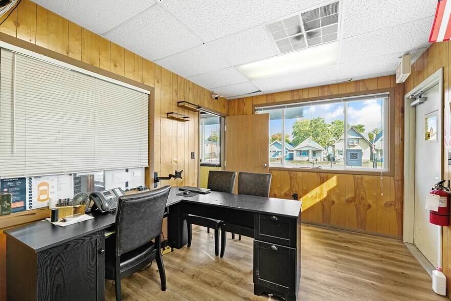 More Photos Of 736 Woodville Rd, Toledo Auto Dealership For Lease