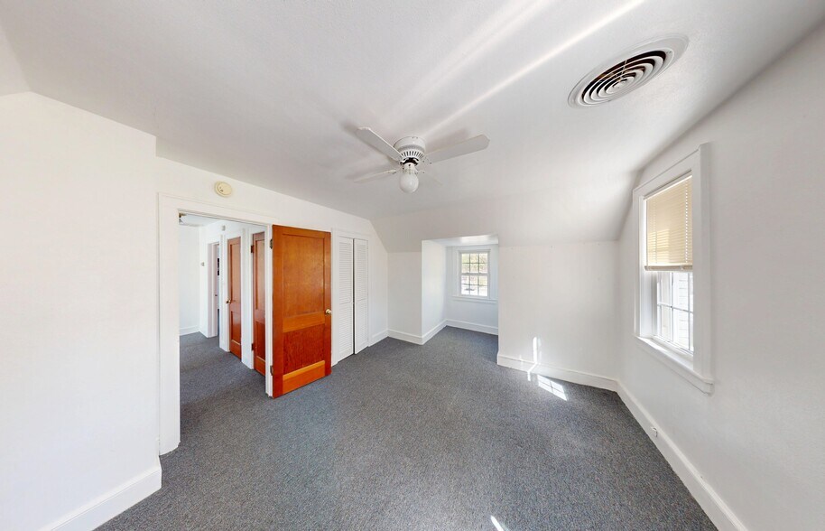 More Photos Of 1532 Apperson Dr, Salem Office For Sale