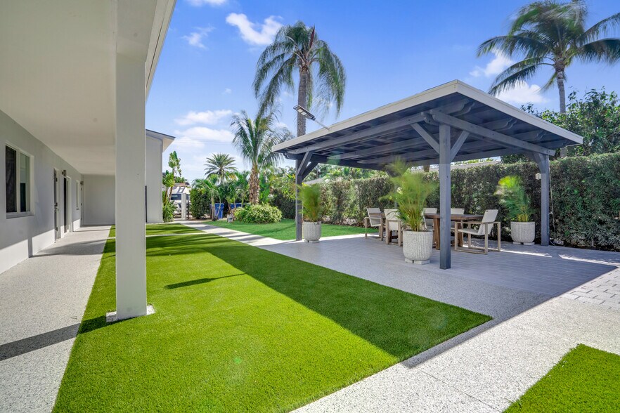 More Photos Of 2649 Lake Dr, Riviera Beach Apartments For Sale