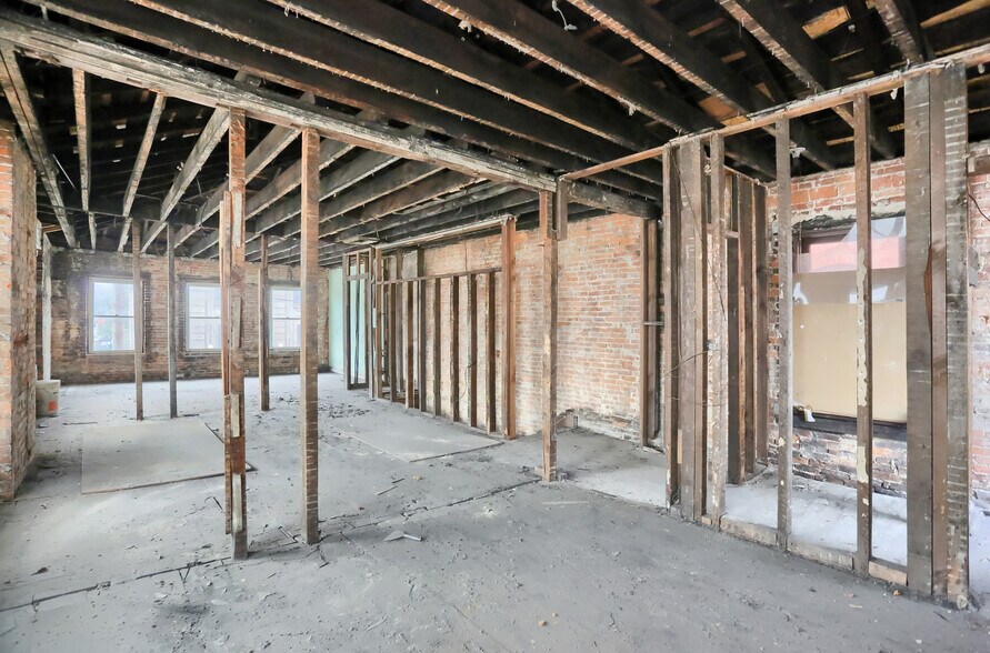 More Photos Of 41 N Mercer St, New Castle General Retail For Sale