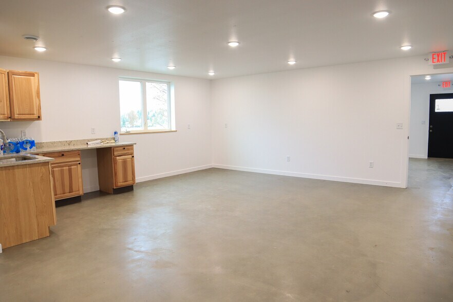 More Photos Of 2371 Dewitt Dr, North Pole Warehouse For Sale