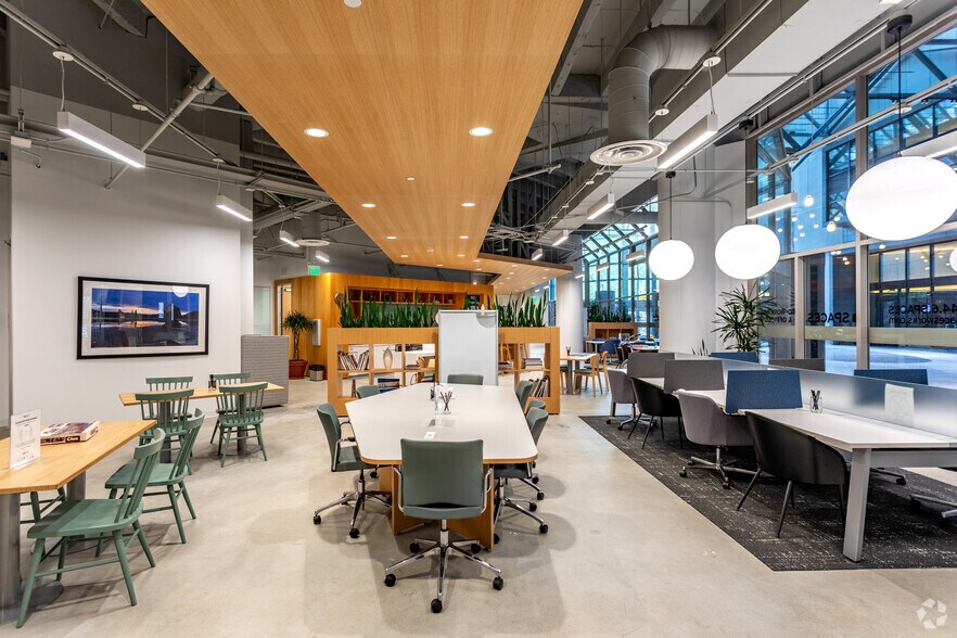 More Photos Of 101 N Tryon St, Charlotte Office For Lease