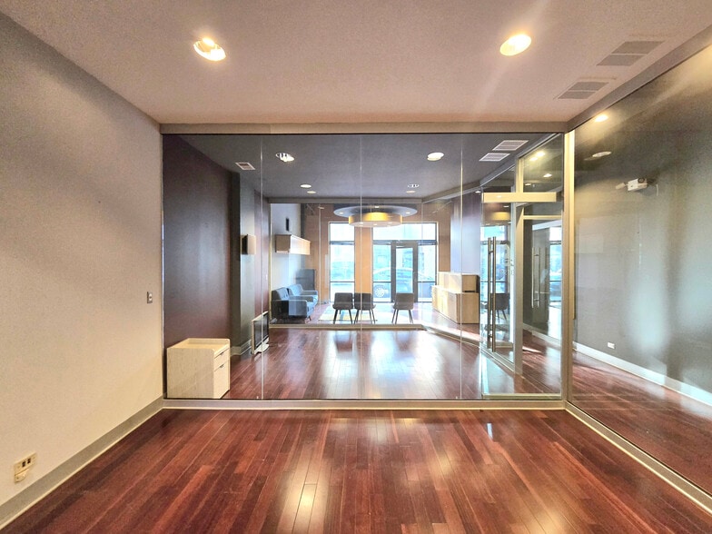 More Photos Of 2239 W North Ave, Chicago Medical For Lease