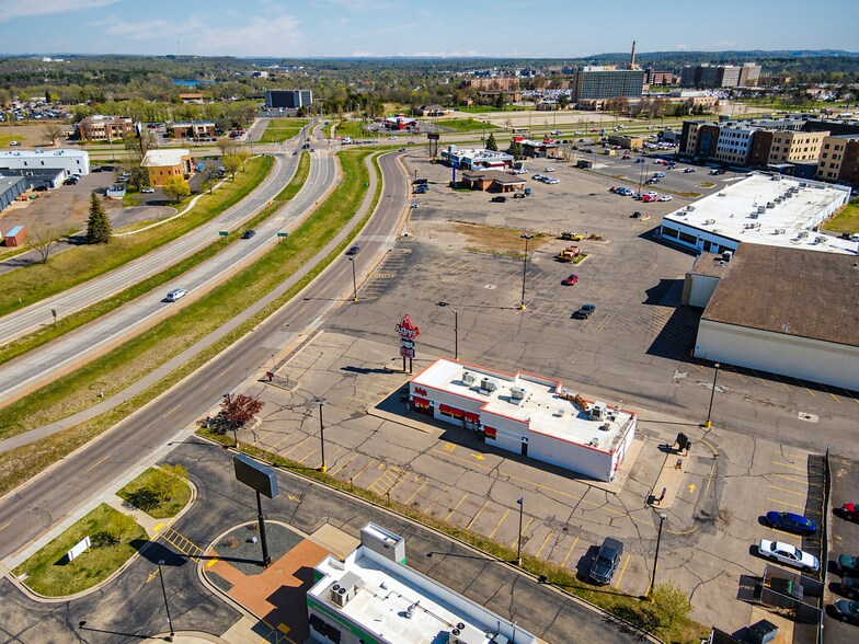 More Photos Of 2821 Hendrickson Dr, Eau Claire Fast Food For Sale