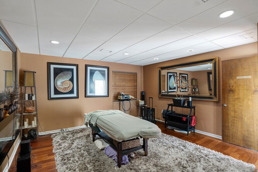 More Photos Of 2831 Ringling Blvd, Sarasota Medical For Sale