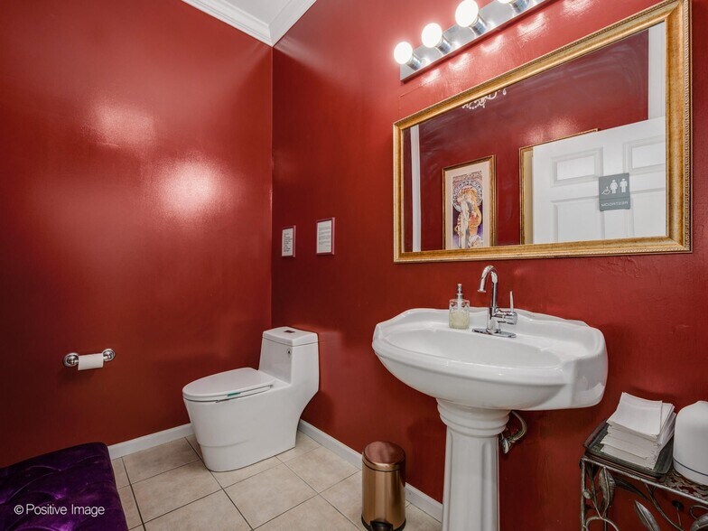 More Photos Of 3248 N Sheffield Ave, Chicago Storefront Retail Residential For Sale