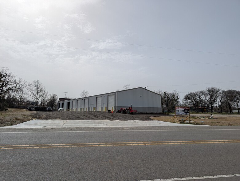 More Photos Of 7050 S FM 730, Azle Warehouse For Lease