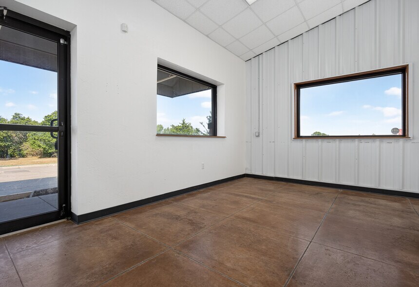 More Photos Of 1940 Harper St, Choctaw Medical For Lease