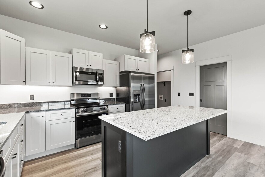 More Photos Of 204 Fletching way, Belgrade Showroom For Sale