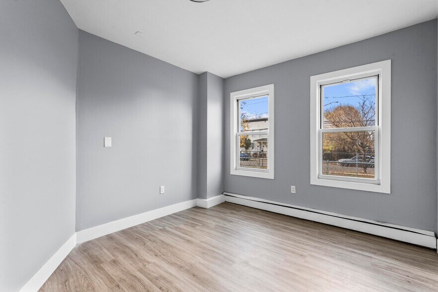 More Photos Of 746 Maple St, Bridgeport Apartments For Sale
