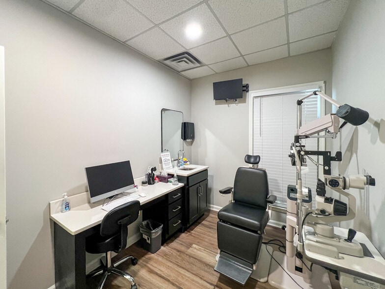 More Photos Of 200 Canyon Park Dr, Pelham Office For Lease