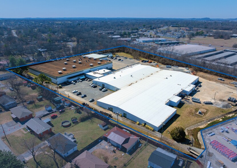 Primary Photo Of 359 Maple St, Gallatin Manufacturing For Sale