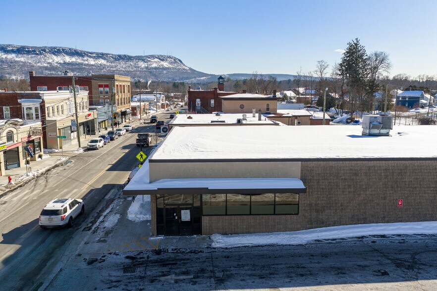 More Photos Of 32 Union St, Easthampton Storefront For Lease