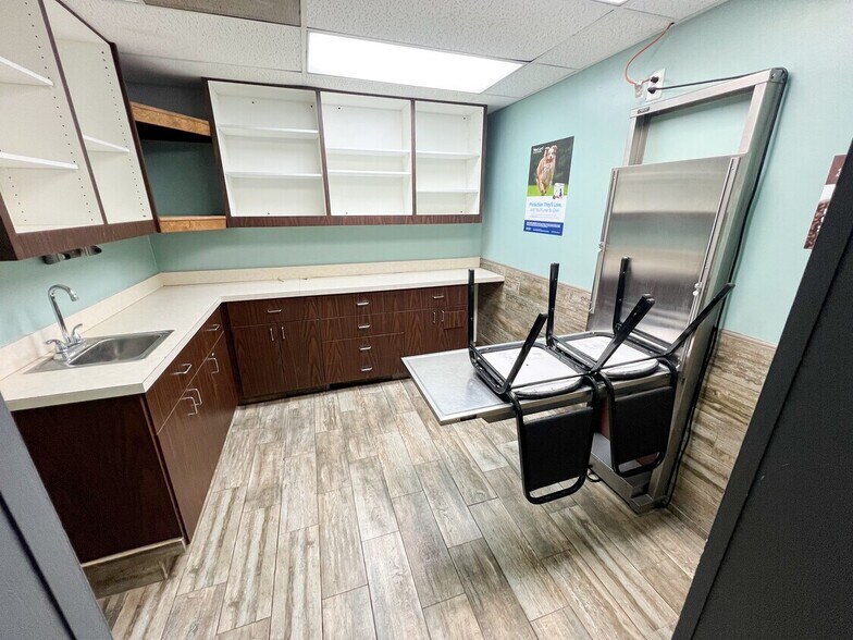 More Photos Of 4606 W Wall St, Midland Flex For Sale