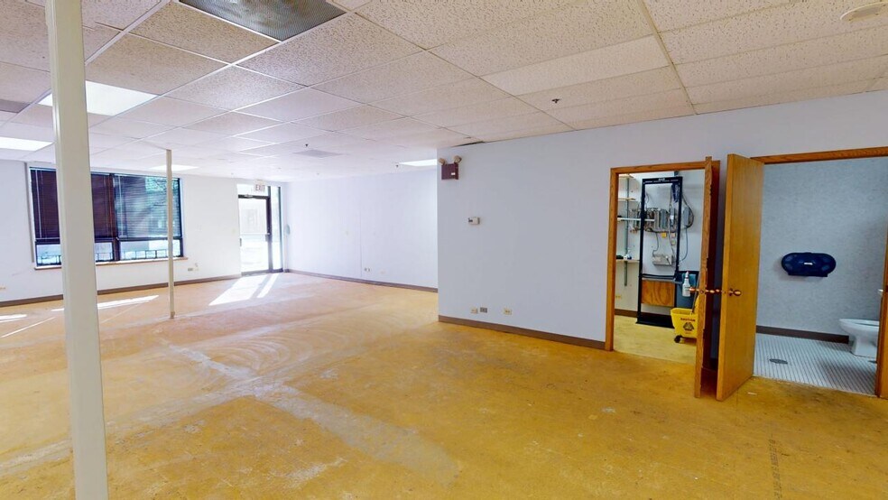 More Photos Of 3115 N Wilke Rd, Arlington Heights Medical For Sale