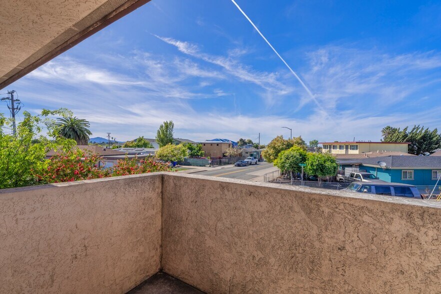 More Photos Of 2001 Broadway, San Pablo Apartments For Sale