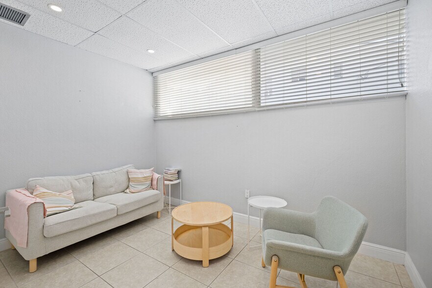 More Photos Of 960 W 41st St, Miami Beach Office Residential For Lease