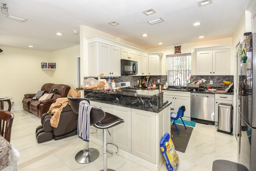 More Photos Of 1020 S Ridgewood Ave, Daytona Beach Hotel For Sale