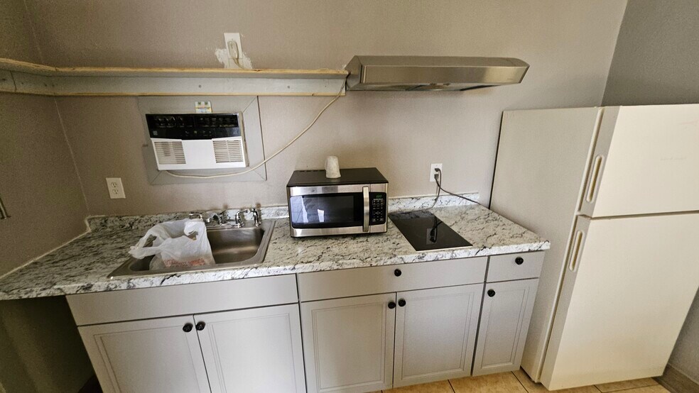 More Photos Of 430 W Merritt Island Cswy, Merritt Island Hotel For Sale