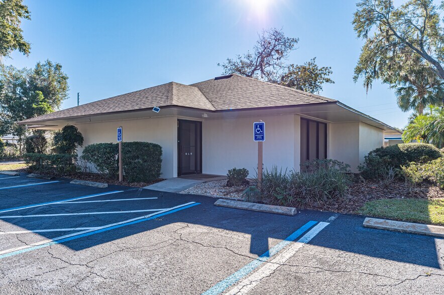 More Photos Of 801 N Bay st, Eustis Medical For Sale