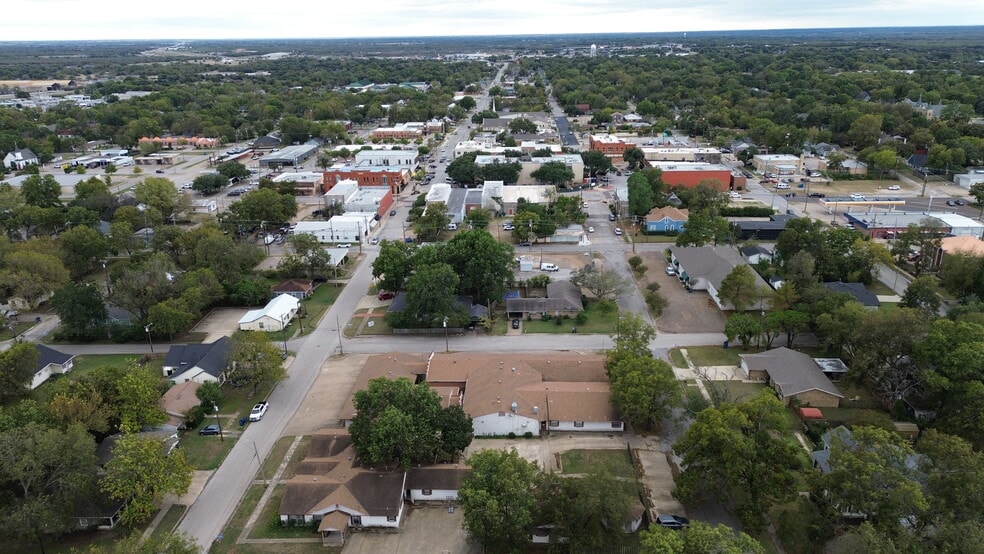 Primary Photo Of 108 W Hickory St, Kaufman Healthcare For Sale