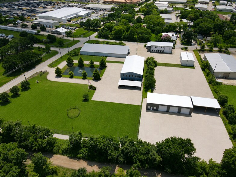More Photos Of 17130 Groeschke Rd, Houston Warehouse For Lease